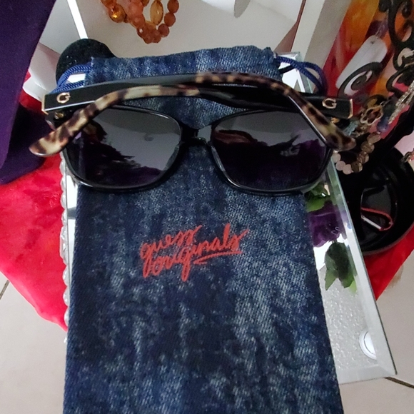 (NWT) Authentic "Guess" Sunglasses - Picture 8 of 9